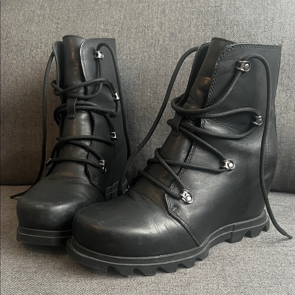 Sorrel Black Lace-Up Wedge Boots Size 8